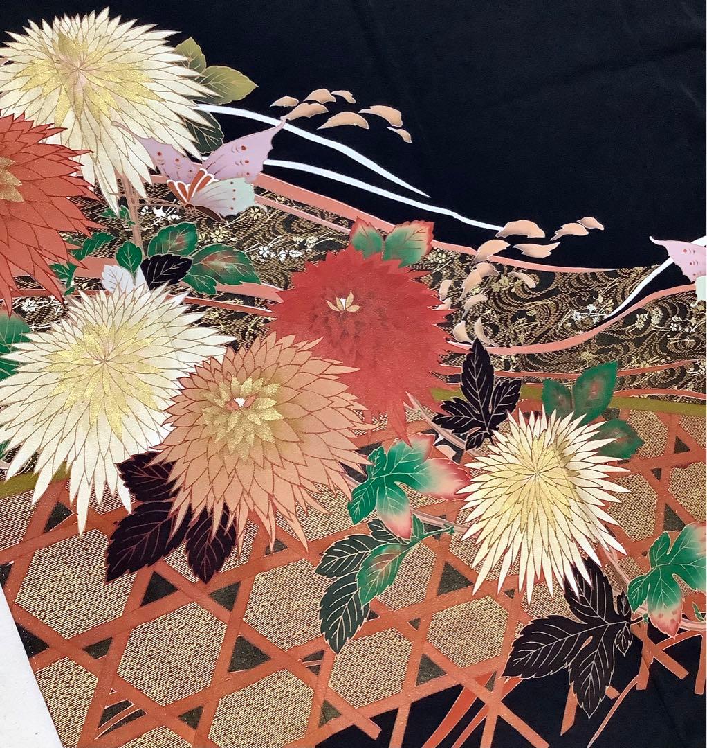 正絹黒留袖　作家物　花蝶文　金銀彩　⑦( 訪問着、紬、袋帯なども出品)