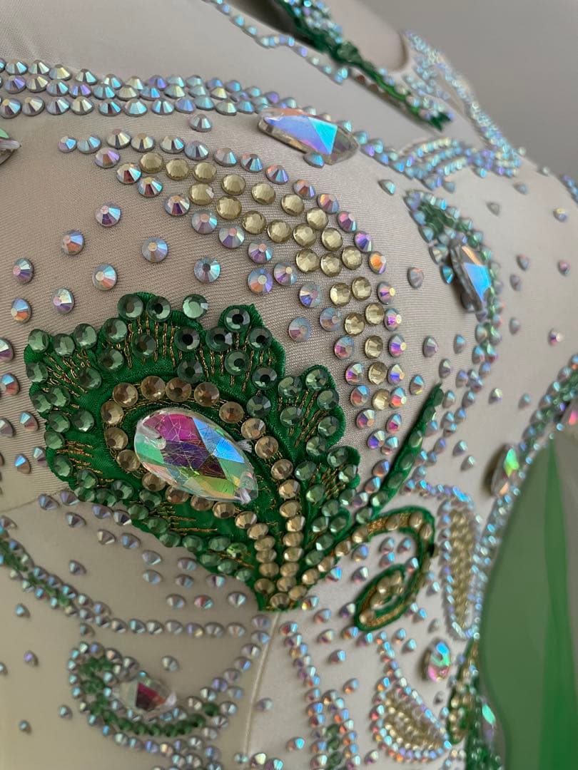 社交ダンス　スタンダードドレス ⭐️クリーム色&グリーン