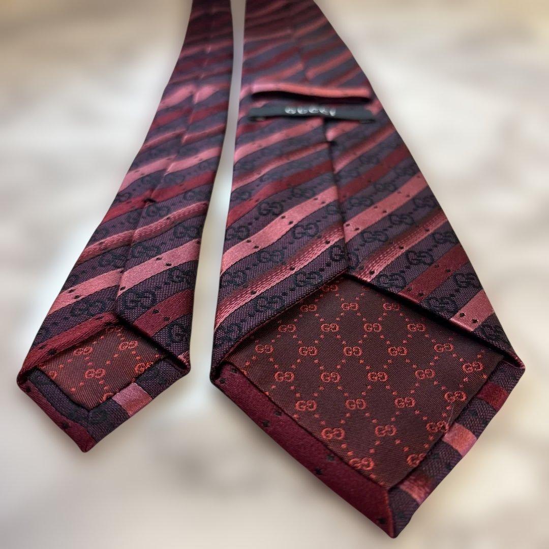 【極美品✨】GUCCI ネクタイ　GG柄　レッド系　ストライプ　刺繍