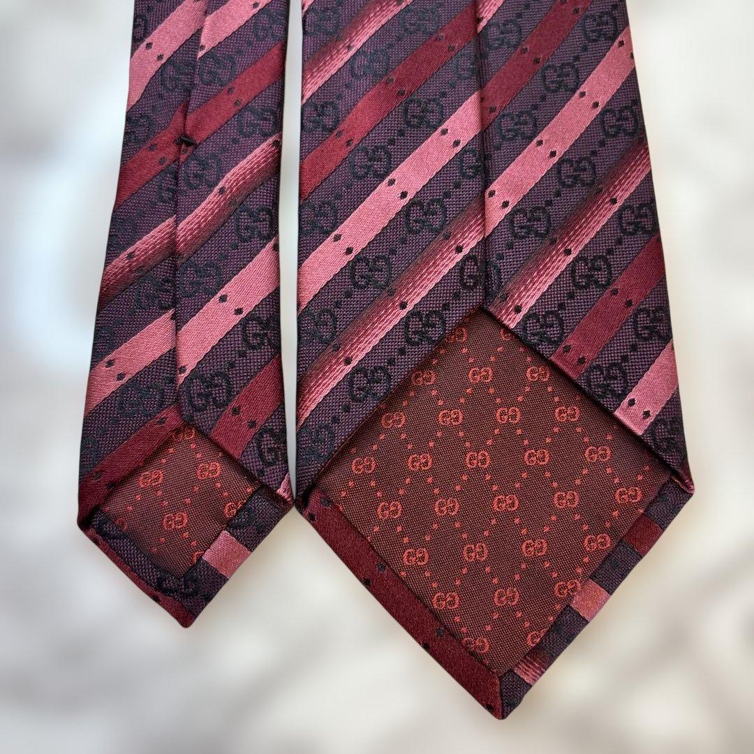 【極美品✨】GUCCI ネクタイ　GG柄　レッド系　ストライプ　刺繍