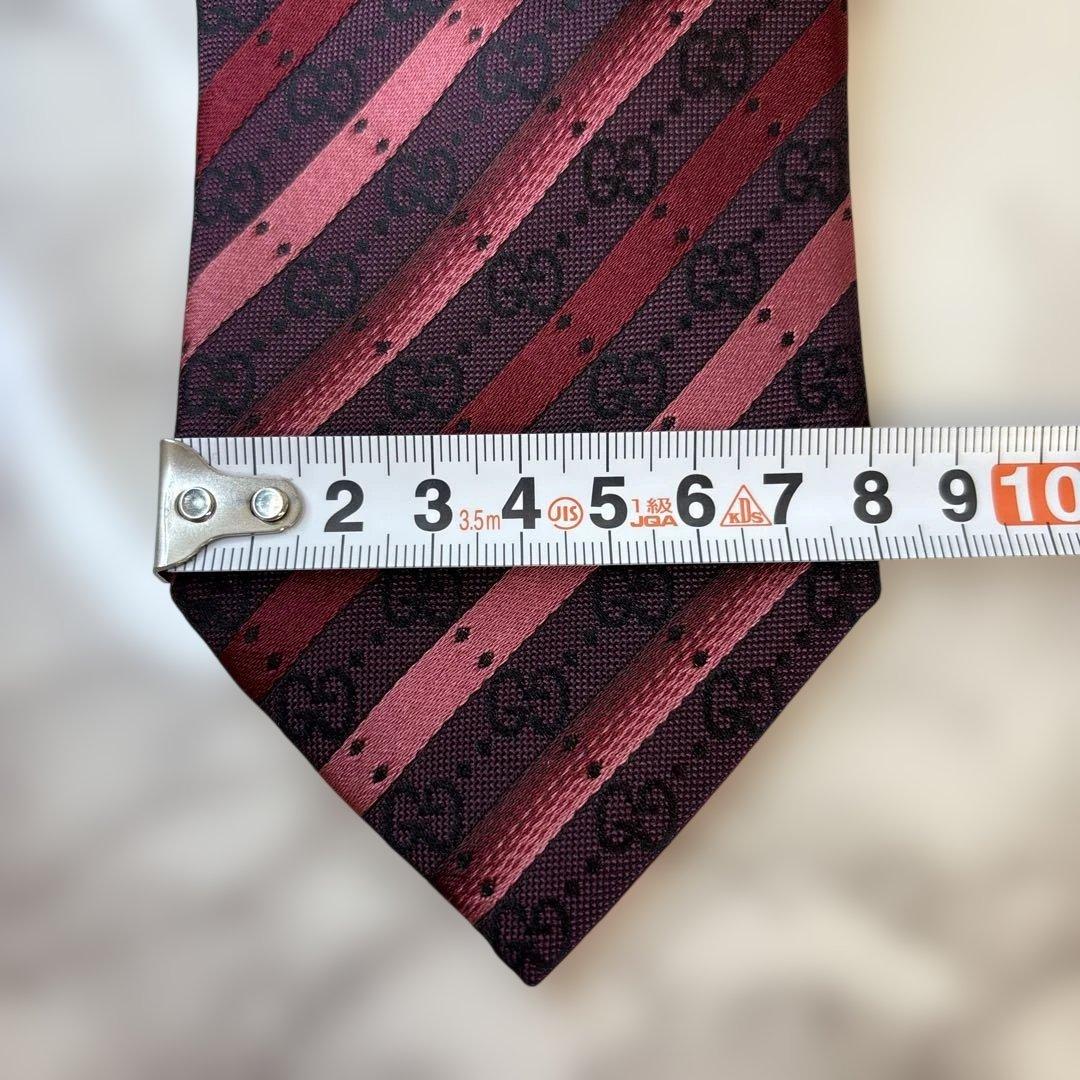 【極美品✨】GUCCI ネクタイ　GG柄　レッド系　ストライプ　刺繍