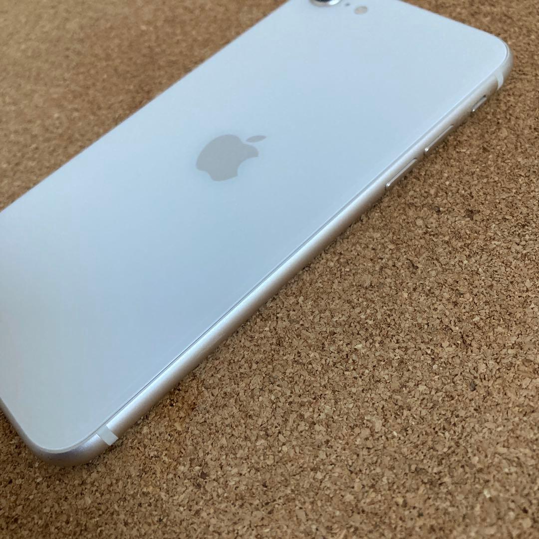 3909【早い者勝ち】美品☆電池新品☆iPhoneSE3 64GB SIMフリー