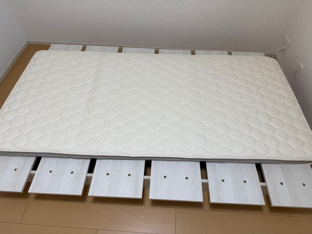 ホワイト セミダブル　すのこベッド　ステージベッド　　コンセント付き　未組立