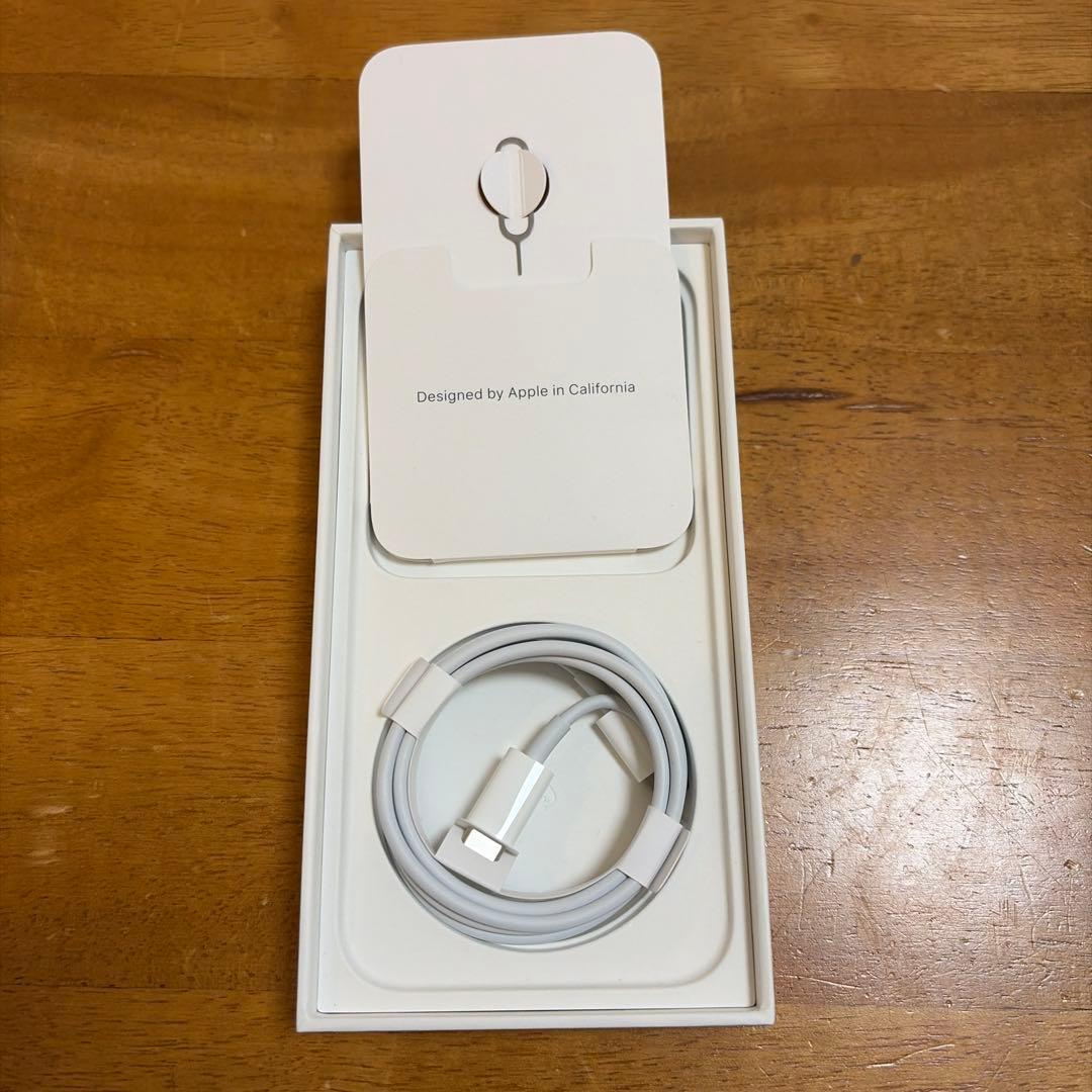 Apple iPhone 13 本体 充電ケーブル付き