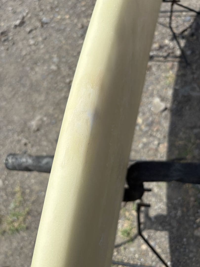 ホワイト ファンボード ラウンドスカッシュテール6.6簡易修理済み