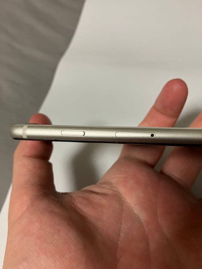 た*ん様 美品Apple iPhone SE第3世代 バッテリー100% SIM