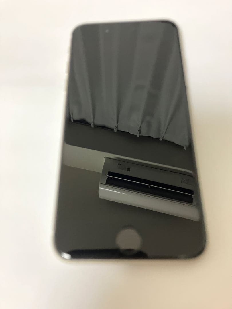 た*ん様 美品Apple iPhone SE第3世代 バッテリー100% SIM