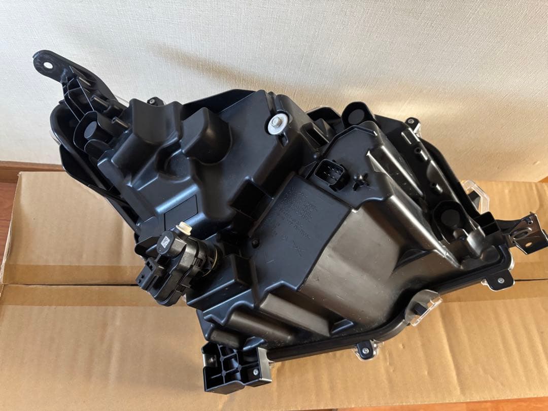 中古品ルーミーヘッドライト クリアレンズ