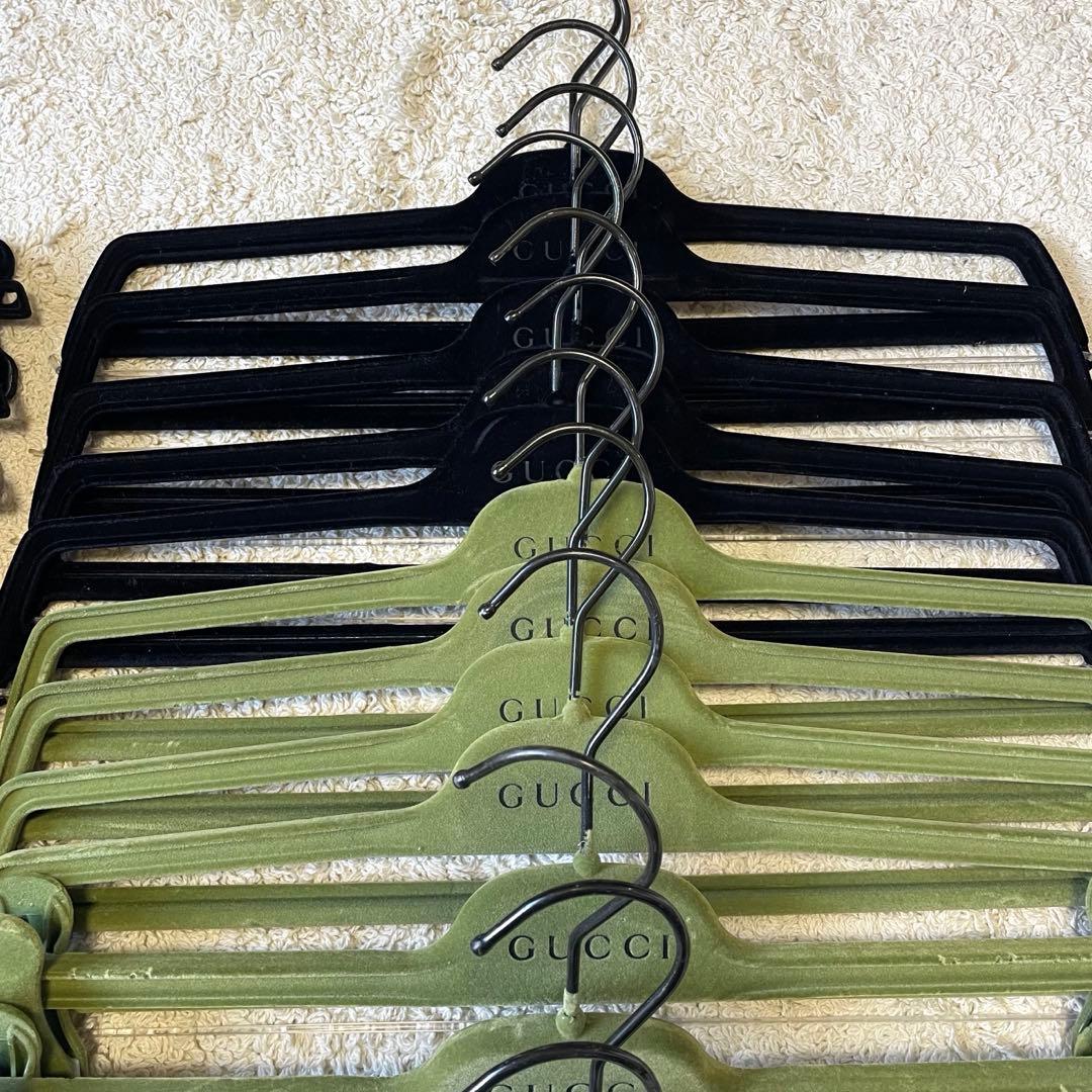 GUCCI 25本 ベロア グリーン×ブラック ハンガーセット