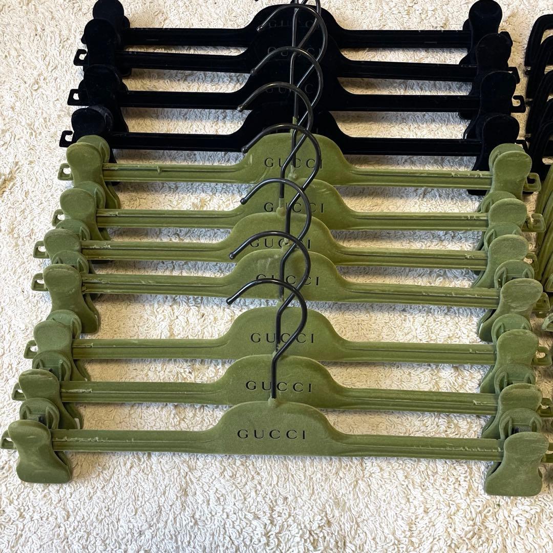 GUCCI 25本 ベロア グリーン×ブラック ハンガーセット
