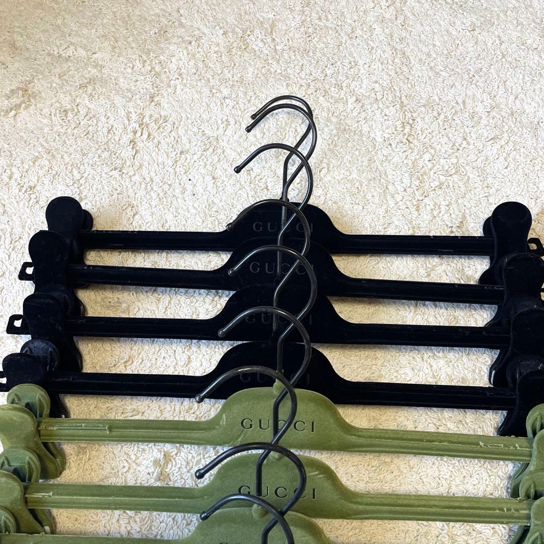 GUCCI 25本 ベロア グリーン×ブラック ハンガーセット