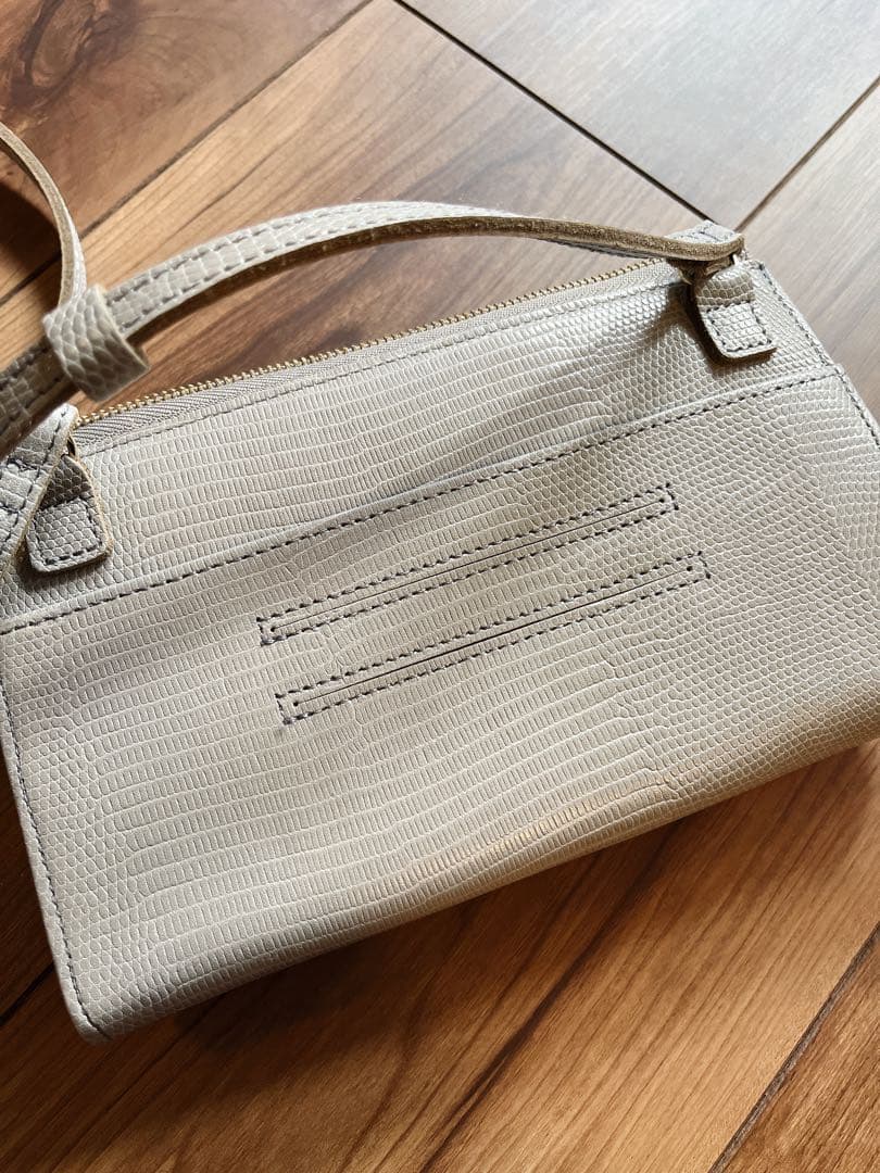 ヴィオラドーロ　スマホポシェット　グレー