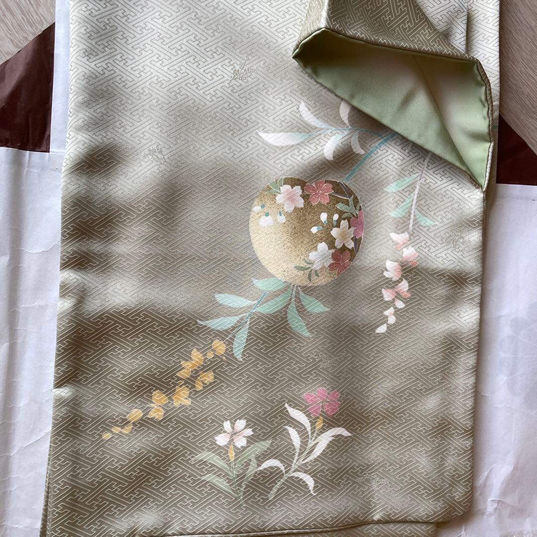 薄緑色 付け下げ　手書き友禅　金糸使い　花柄　正絹