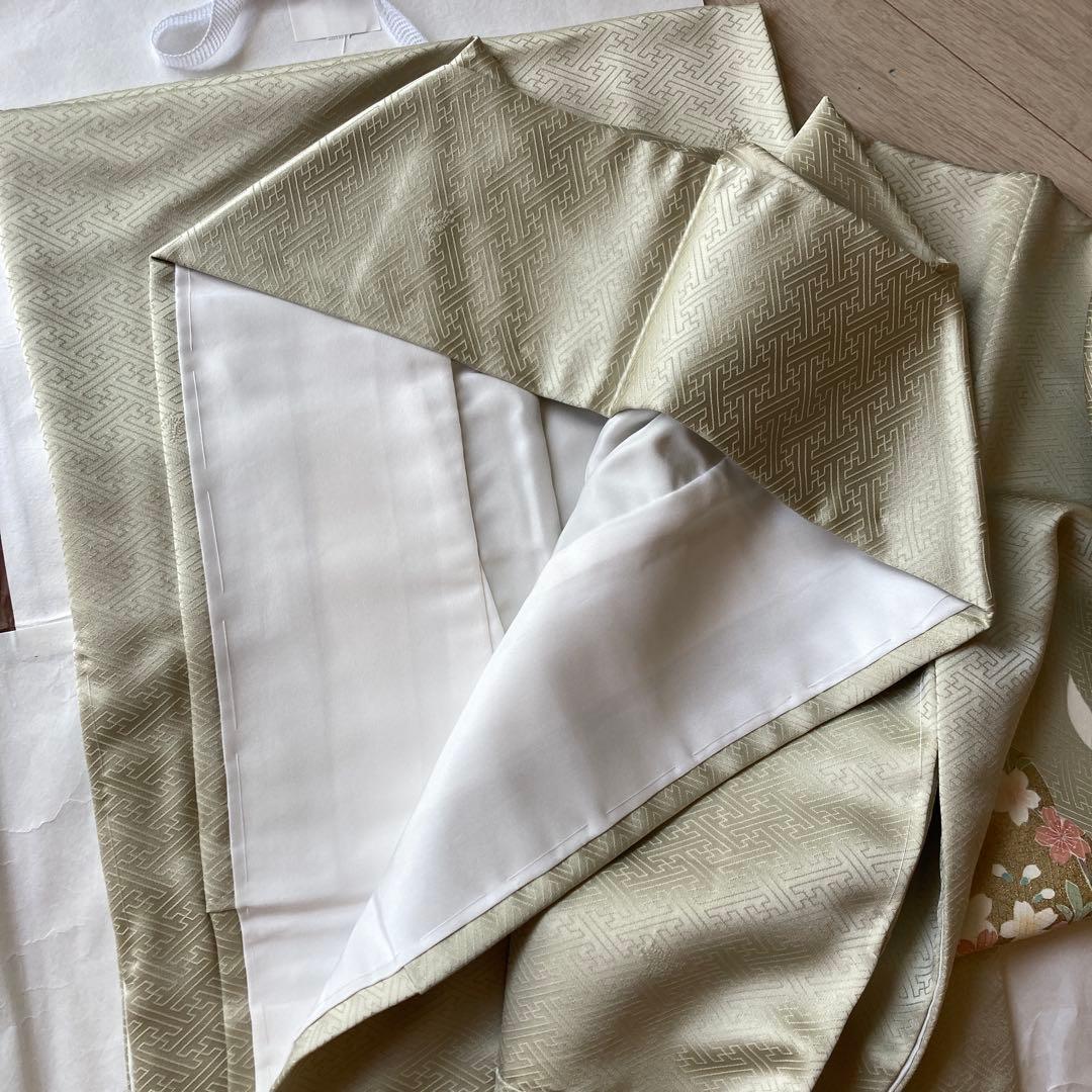 薄緑色 付け下げ　手書き友禅　金糸使い　花柄　正絹