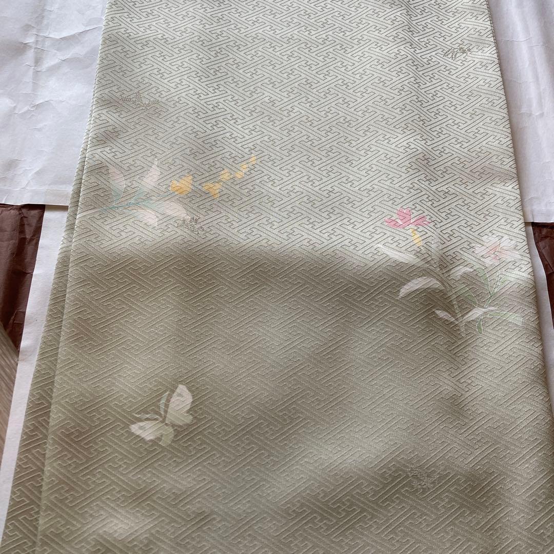 薄緑色 付け下げ　手書き友禅　金糸使い　花柄　正絹