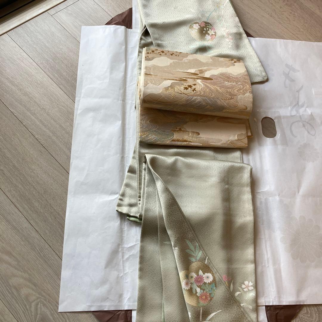 薄緑色 付け下げ　手書き友禅　金糸使い　花柄　正絹