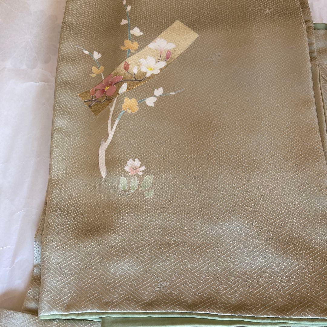 薄緑色 付け下げ　手書き友禅　金糸使い　花柄　正絹