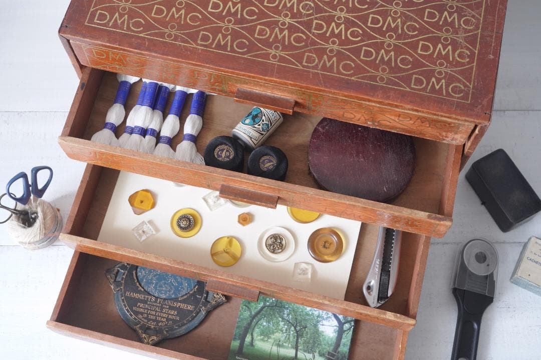 古い糸メーカーの引き出し② フランス・DMC スプールキャビネット ウッドラック