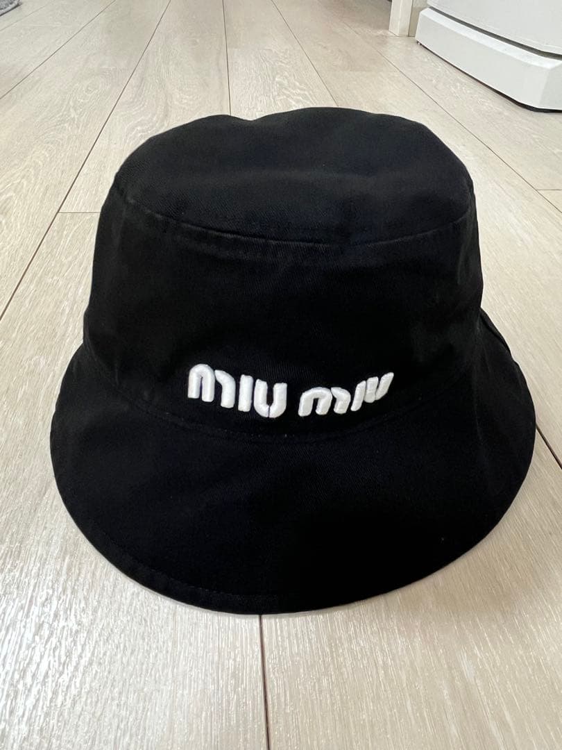MIU MIU ブラック バケットハット S