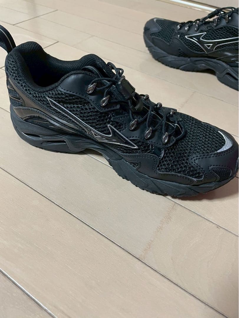 SLY × Mizuno 限定コラボスニーカー