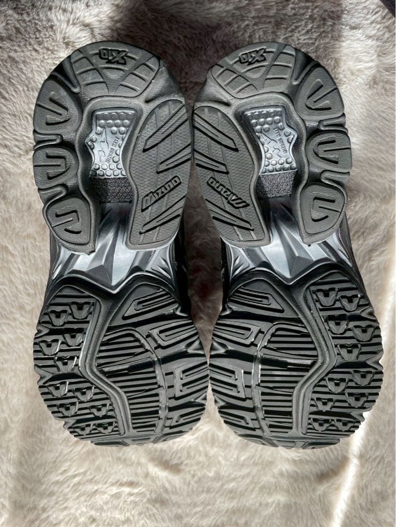 SLY × Mizuno 限定コラボスニーカー