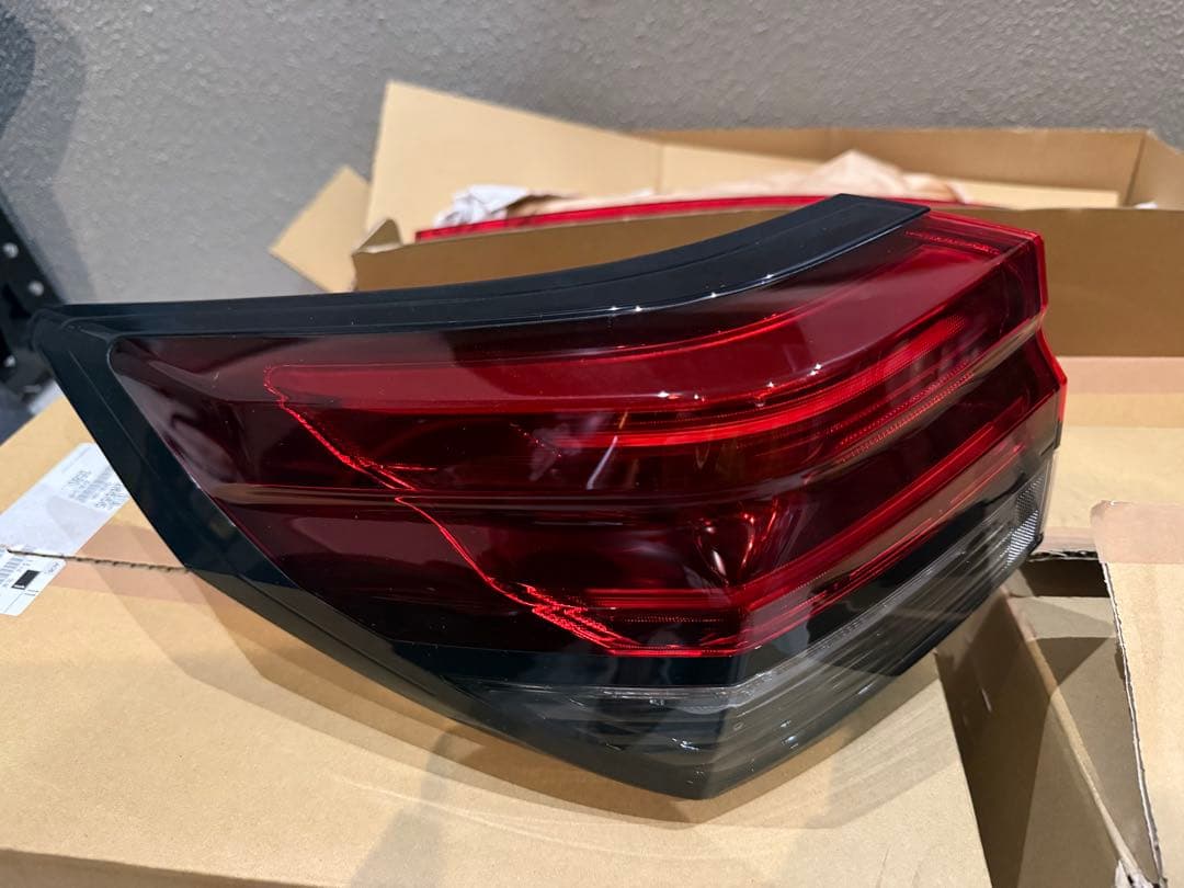 【新車外し】Nissan E13 ノート LED テールランプ フィニッシャー