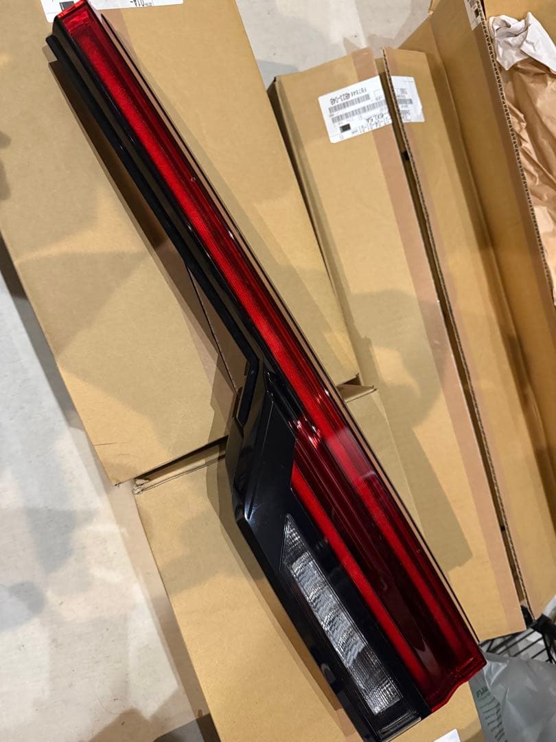 【新車外し】Nissan E13 ノート LED テールランプ フィニッシャー