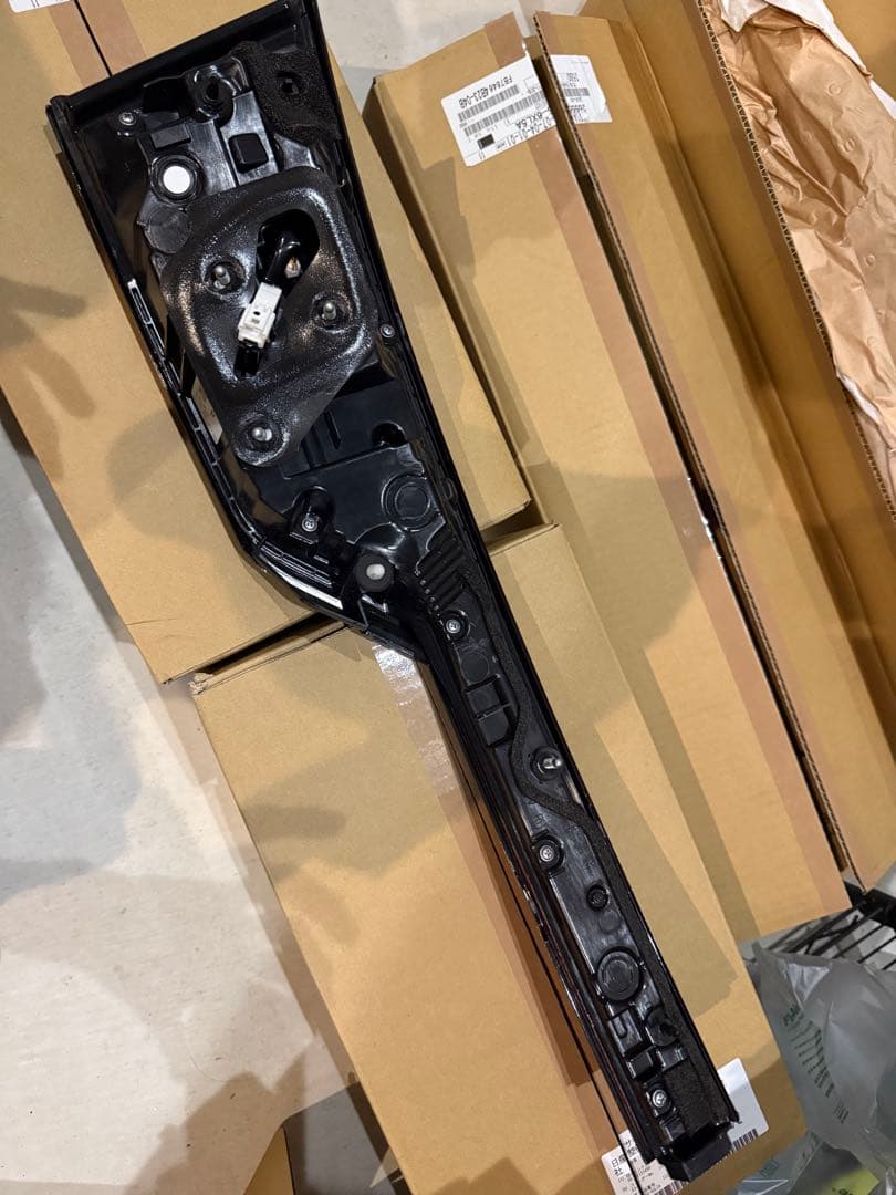 【新車外し】Nissan E13 ノート LED テールランプ フィニッシャー