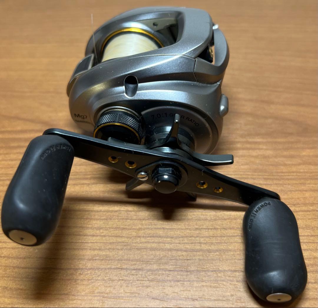 シマノ アルデバラン MG7 右　リールカバー付