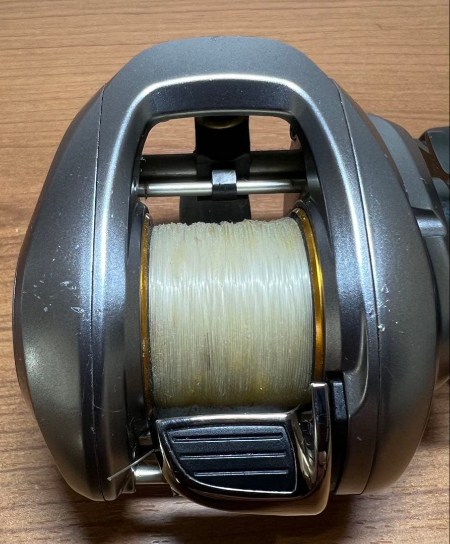 シマノ アルデバラン MG7 右　リールカバー付