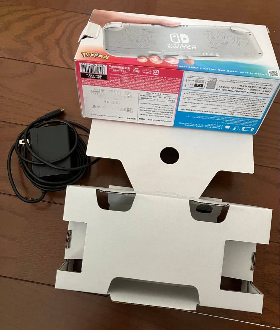 【美品・箱付】Switch Lite 本体 ザシアンザマゼンタ ポケモン 剣盾