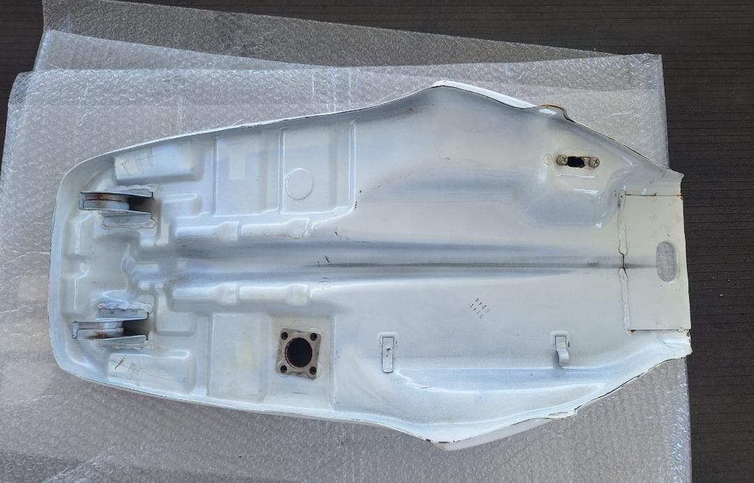 ヤマハ FZ400R タンク