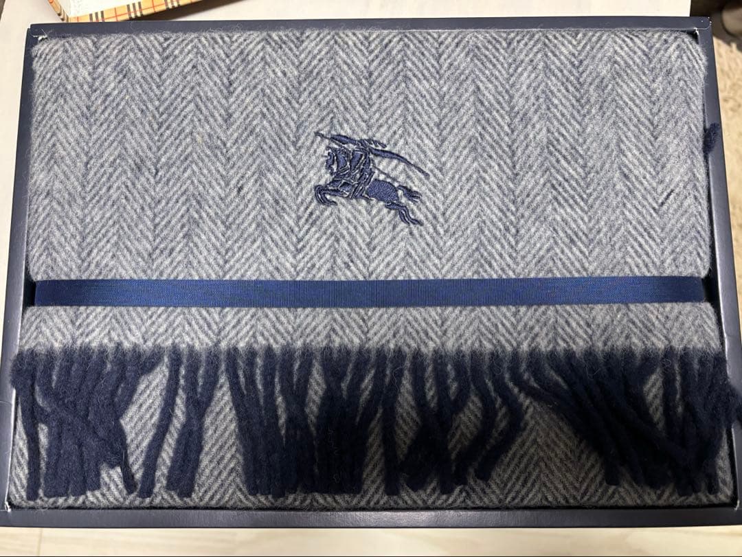 未使用　Burberry 膝掛け　マフラー　ネイビー