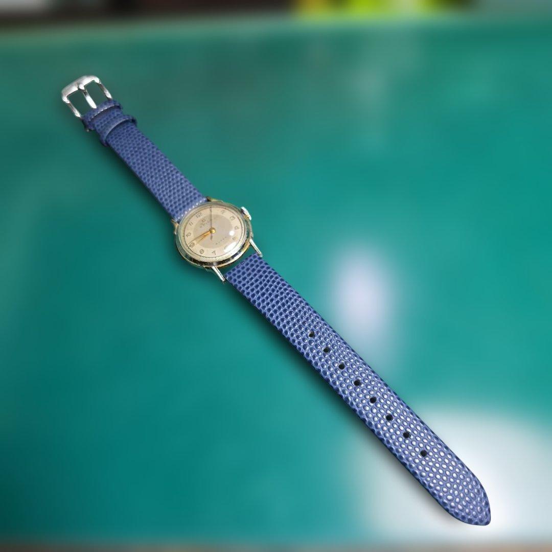 セイコー スーパー 手巻き時計稼働品です。 青ベルト