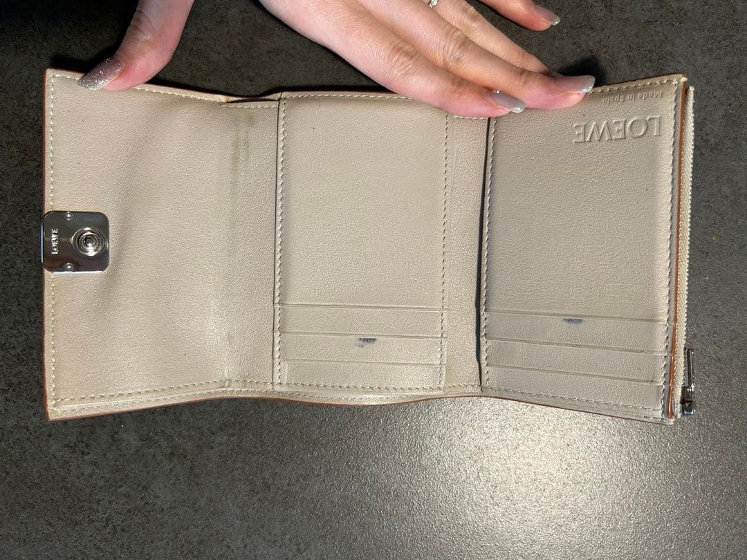 く*ろ様 LOEWE 三つ折り財布
