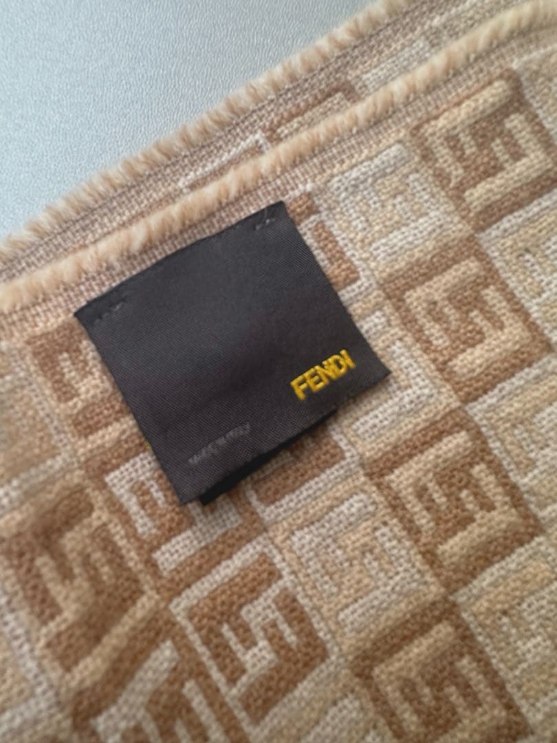 FENDI フェンディ　ズッカ柄　マフラー　グラデーション　イタリア　男女兼用
