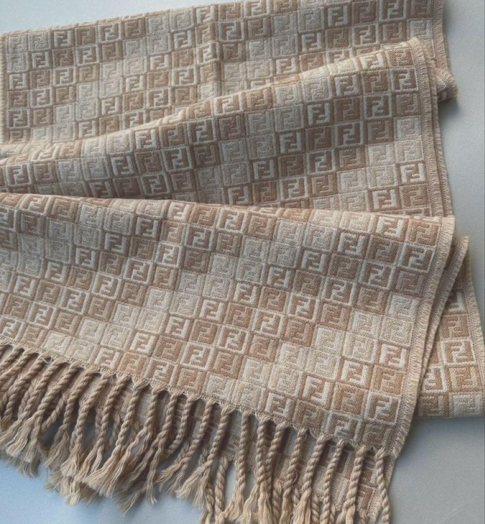 FENDI フェンディ　ズッカ柄　マフラー　グラデーション　イタリア　男女兼用