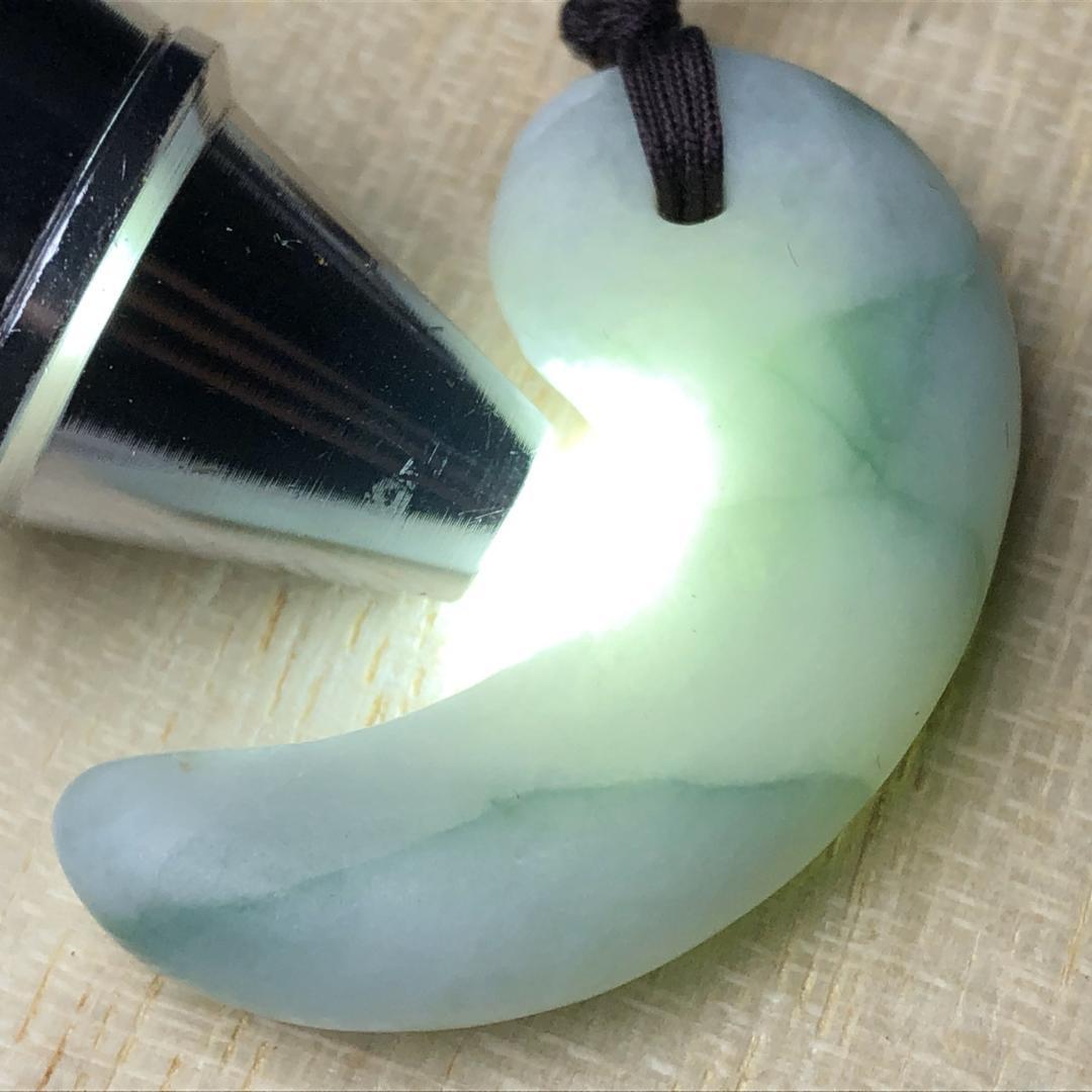 勾玉 翡翠　ヒスイ　糸魚川　翡翠　ペンダント　共箱