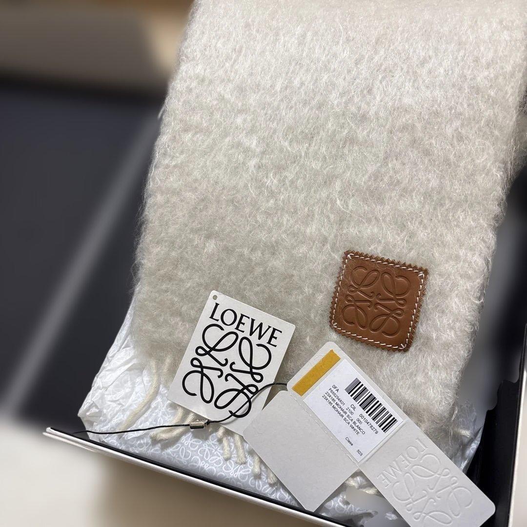 LOEWE マフラー　白