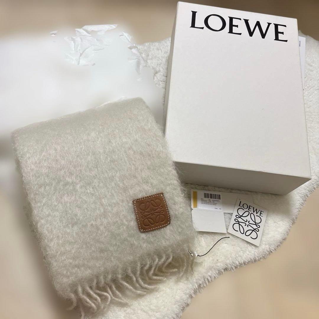LOEWE マフラー　白