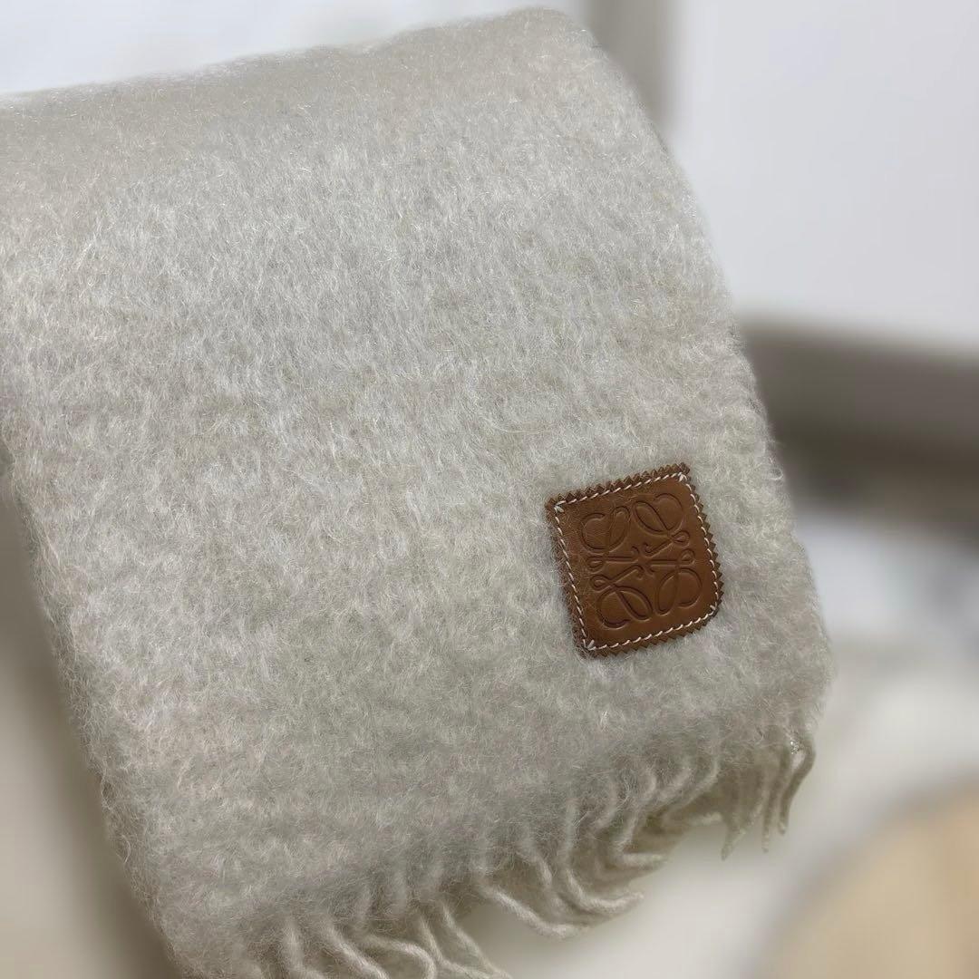 LOEWE マフラー　白