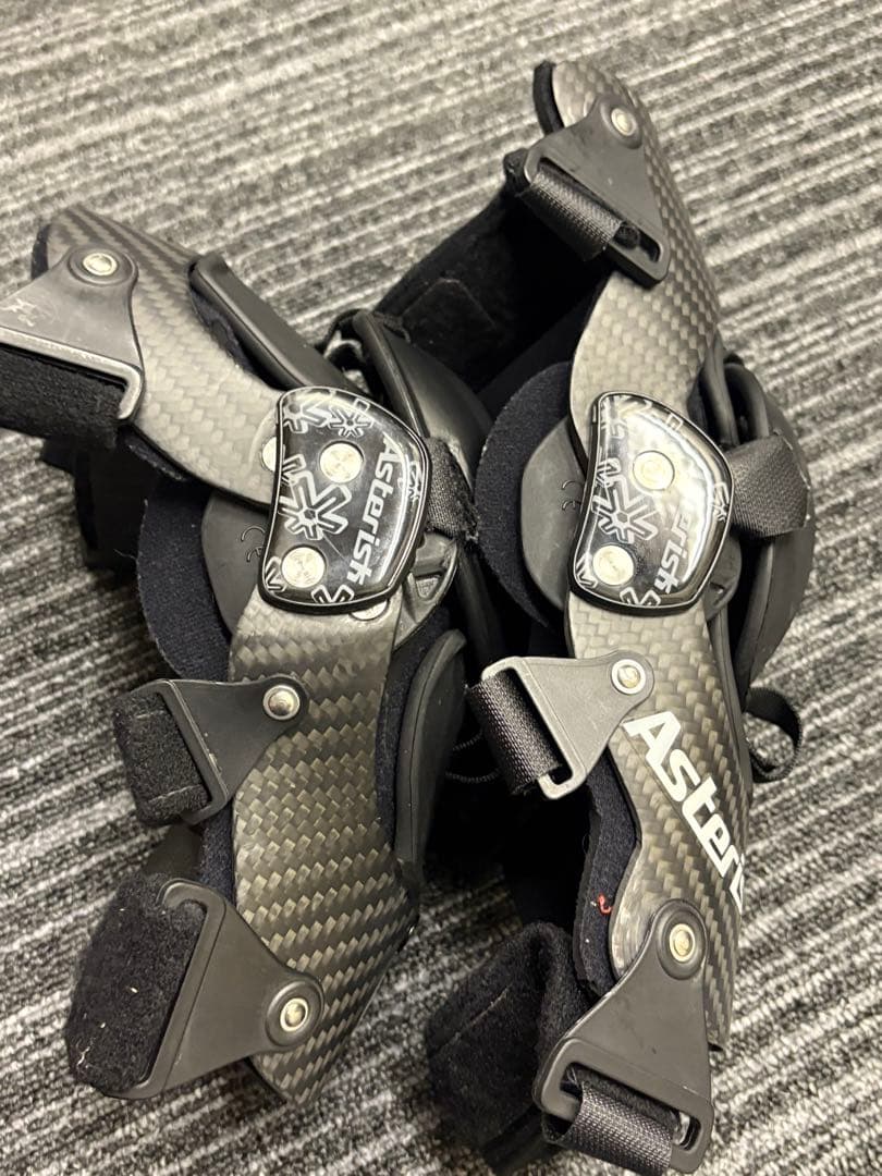 Asterisk（アスタリスク）子供用カーボン ニーブレース モトクロス