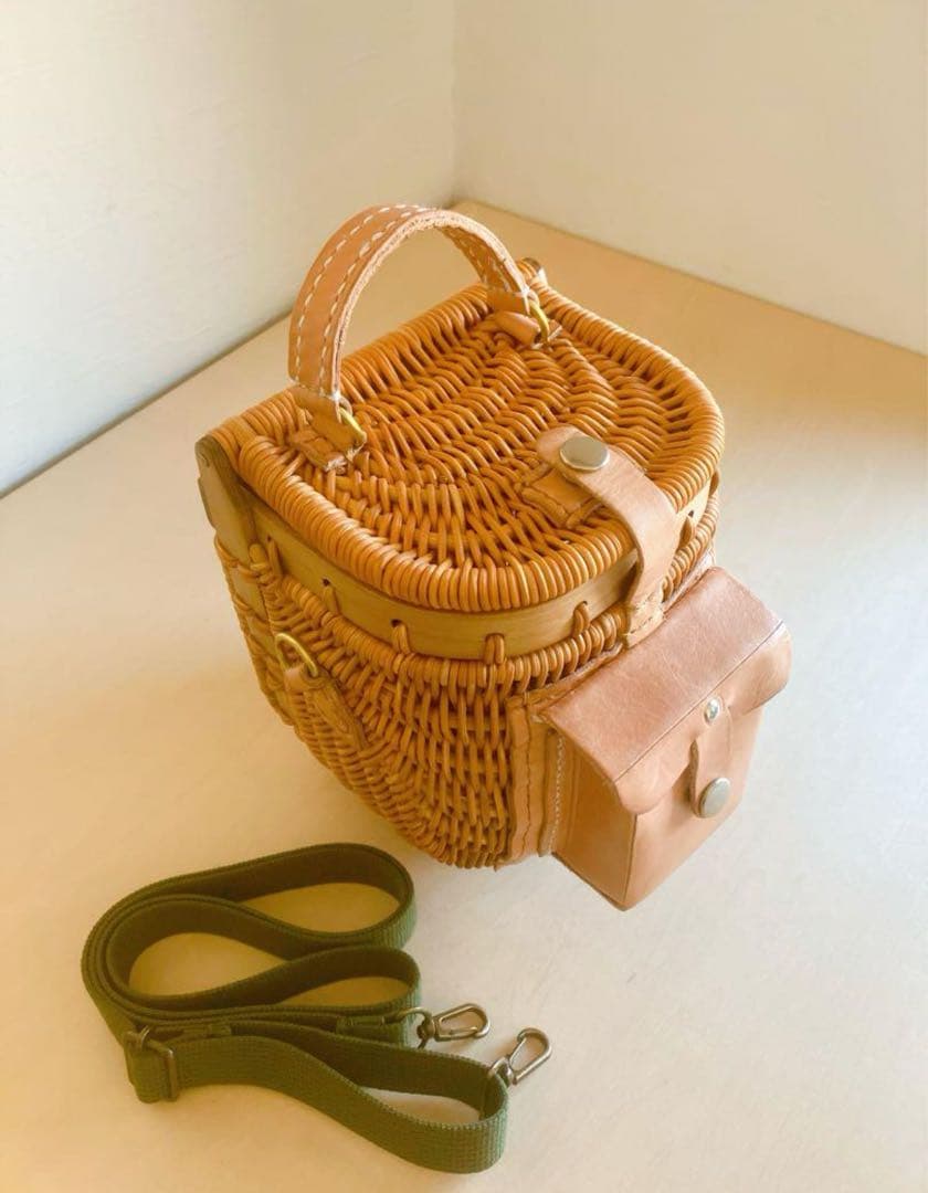 新品ショルダーバスケットSサイズ　ナチュラル色　ストラップ緑