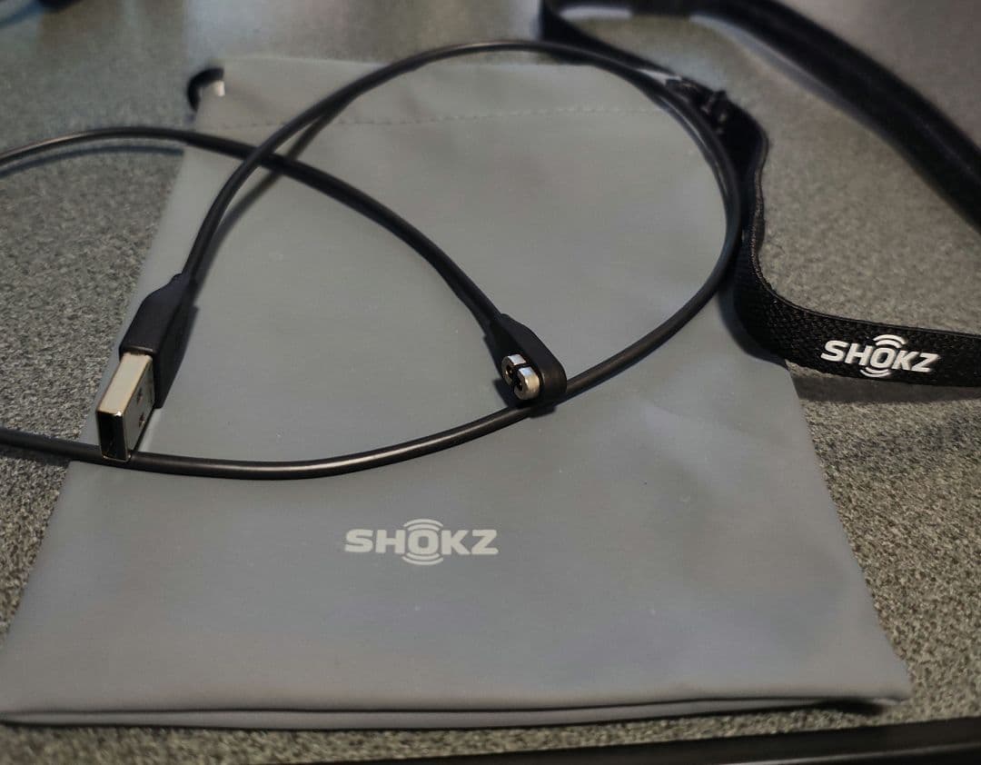 Shokz OPEN RUNスタンダードモデル箱無し付属品あり英語の説明書あり