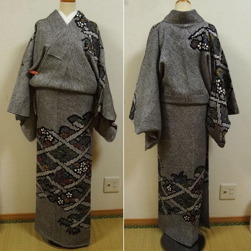 黒の総絞り　斜め格子に草花　付け下げ訪問着