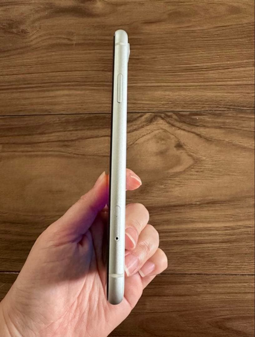 L*e様 iPhone XR テンアール　ホワイト 64 GB docomo