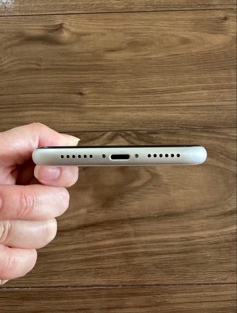 L*e様 iPhone XR テンアール　ホワイト 64 GB docomo