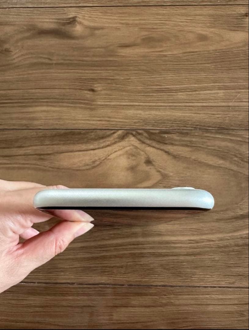 L*e様 iPhone XR テンアール　ホワイト 64 GB docomo