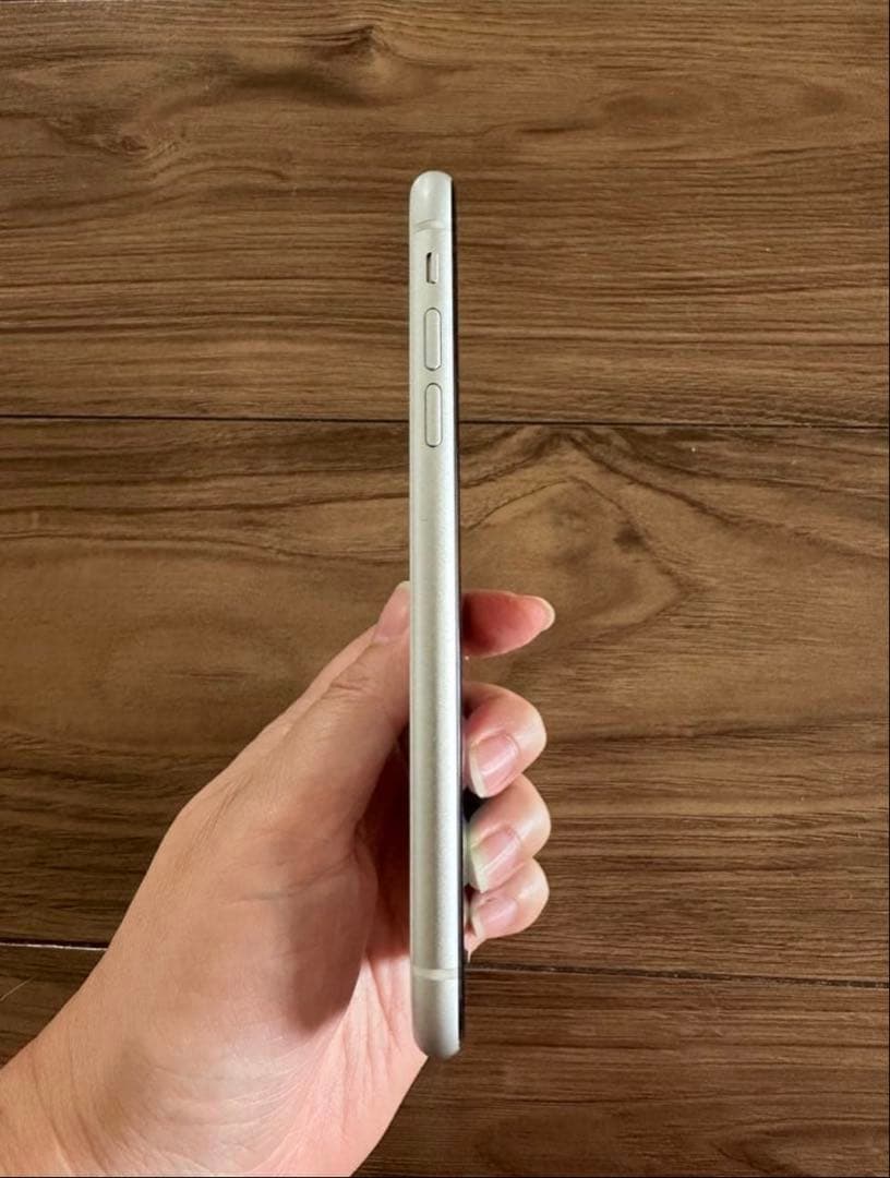 L*e様 iPhone XR テンアール　ホワイト 64 GB docomo