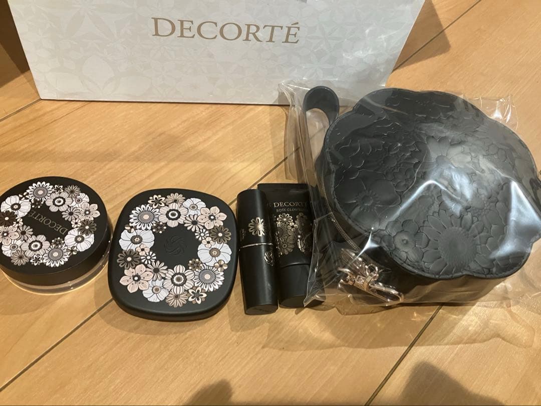 【新品未使用】コスメデコルテ　クリスマスコフレ　2025 コスデコ　抜き取りなし